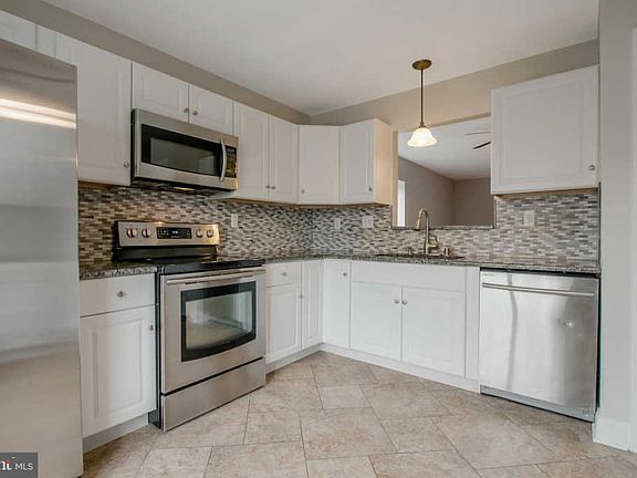 5th image of 15 Carolina Ct