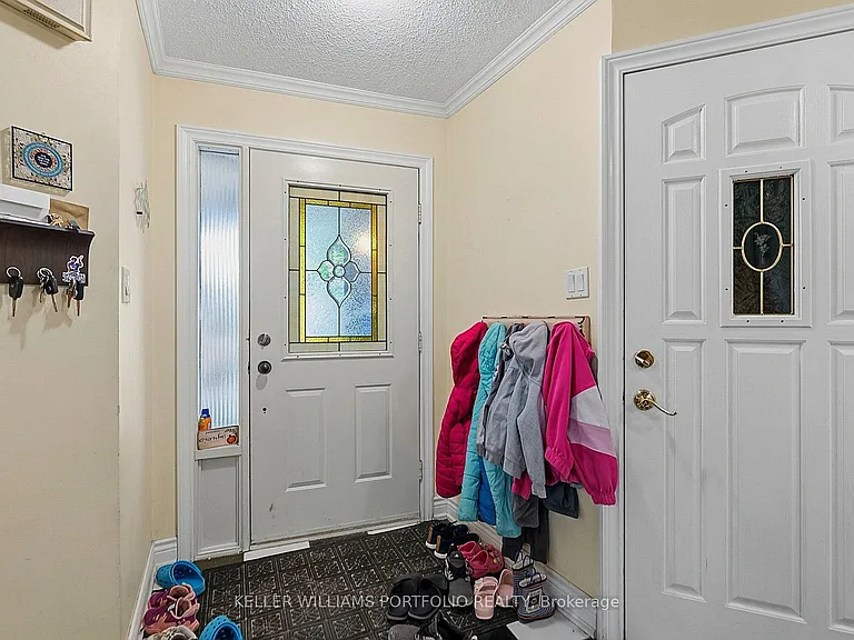 73 Jessica Gdns — Photo 5