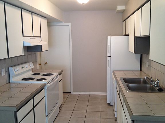 Kitchen/laundry