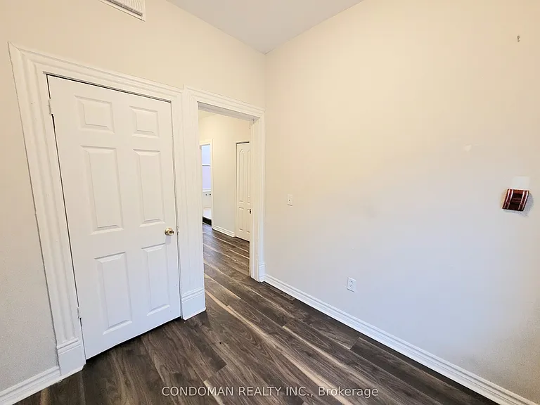 139 1/2 John St S #6 — Photo 14