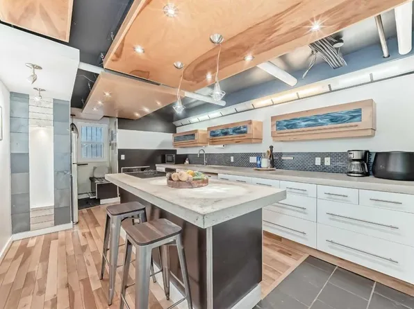 128 S 15th Ave SW #101, Calgary, AB T2R 0P5