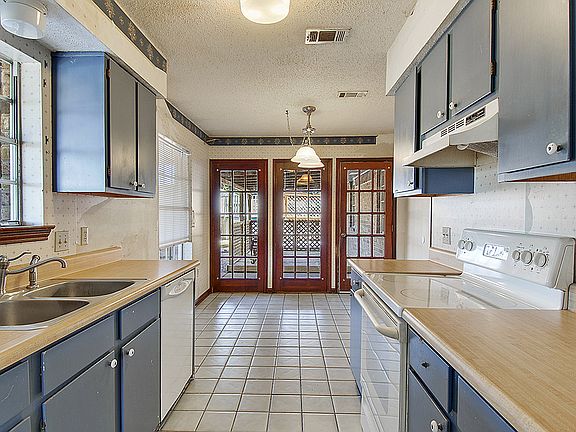 4th image of 5205 Arbutus Ct