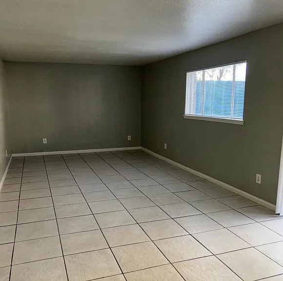 3737 Hillcroft Apartments — Photo 101