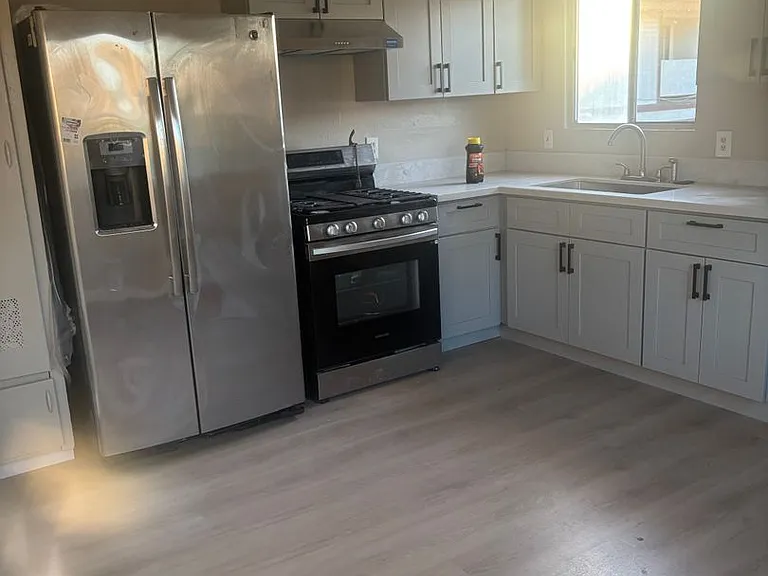 2126-2131 Mountain View Rd — Photo 5