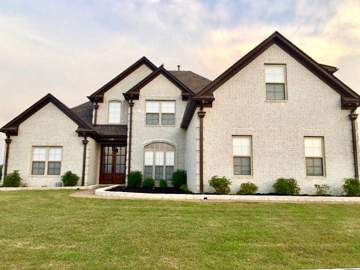 1st image of 675 Fairoaks Dr