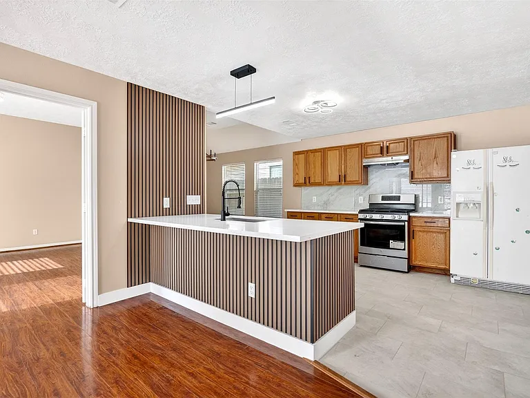 15014 Middle Oaks Blvd — Photo 14