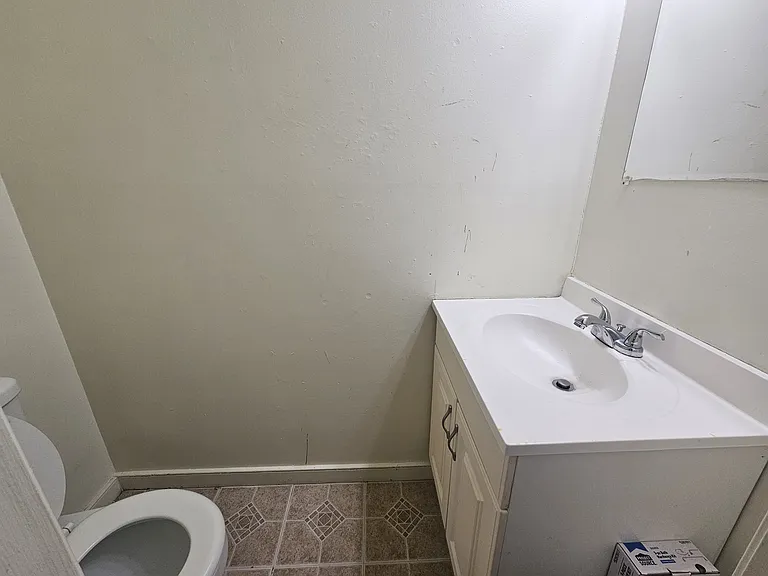 4212 Holcombe Rd — Photo 14