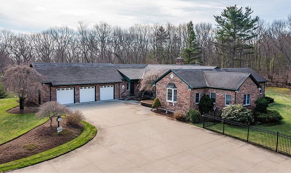 1st image of 208 Tourtellot Hill Rd