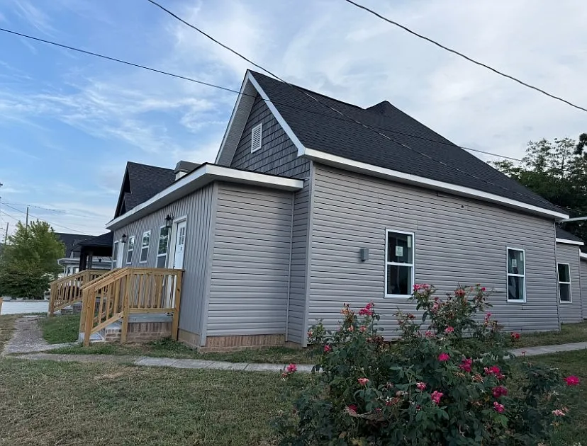 1 bed, 327 sqft, $1,100 — Photo 3