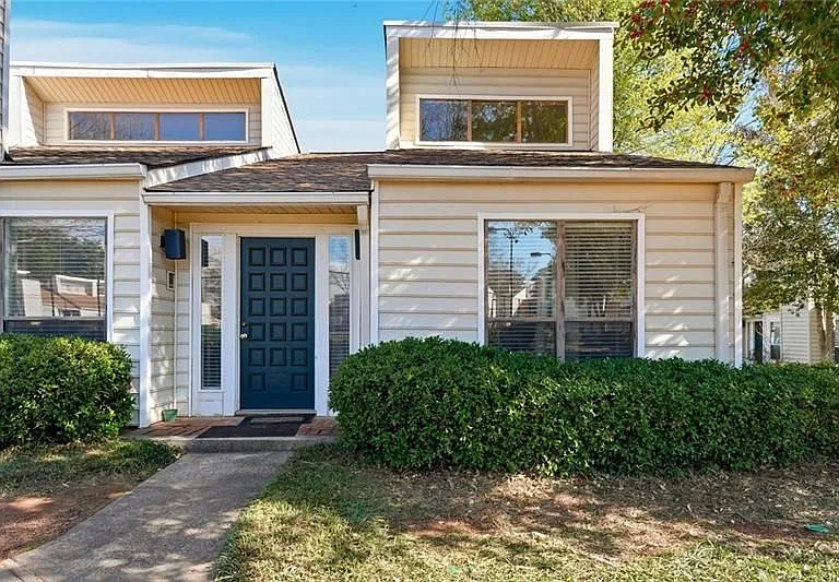 813 Serramonte Dr — Photo 1