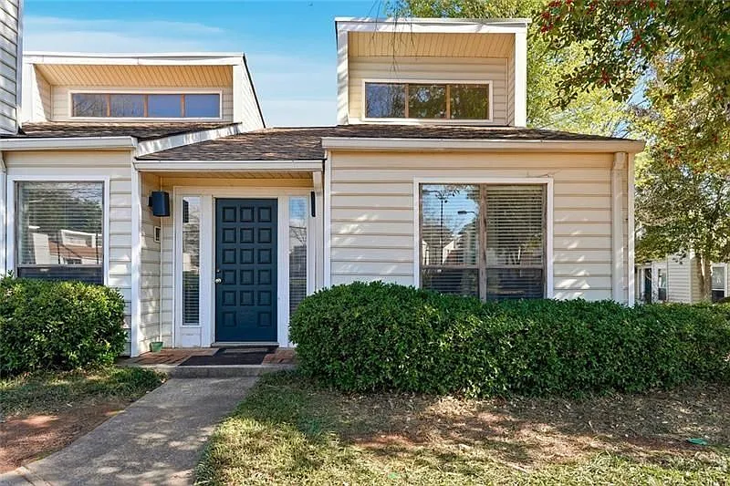 813 Serramonte Dr