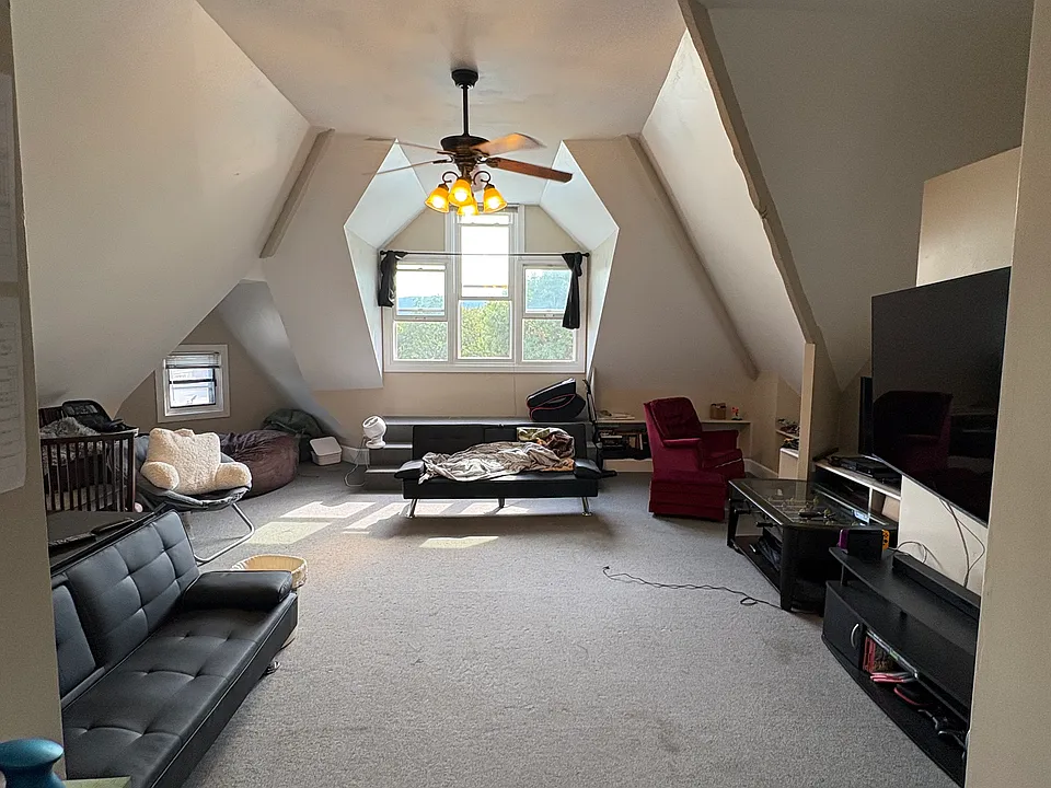 302 W 4th St #7