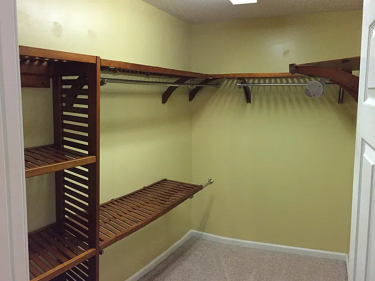 104 Runnymeade Dr — Photo 26