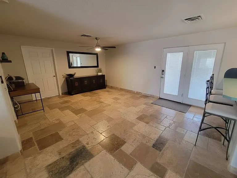 2846 Seville Ln — Photo 4