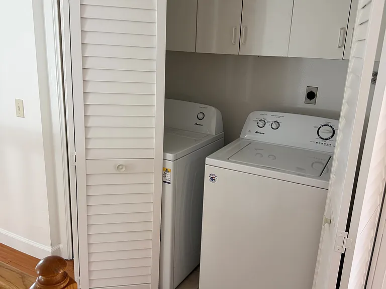 557 E Tujunga Ave #H — Photo 7
