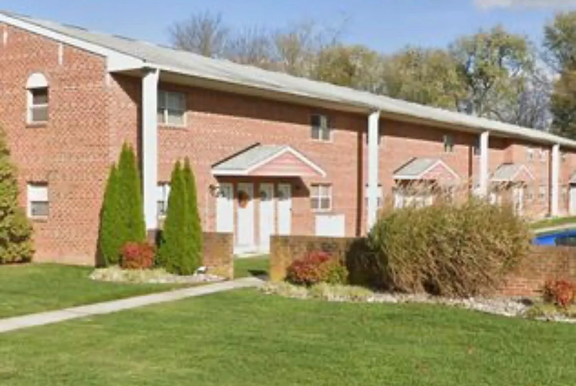 1 bed, 900 sqft, $1,295 — Photo 1