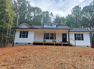 221 Woodland Dr, Walhalla, SC 29691