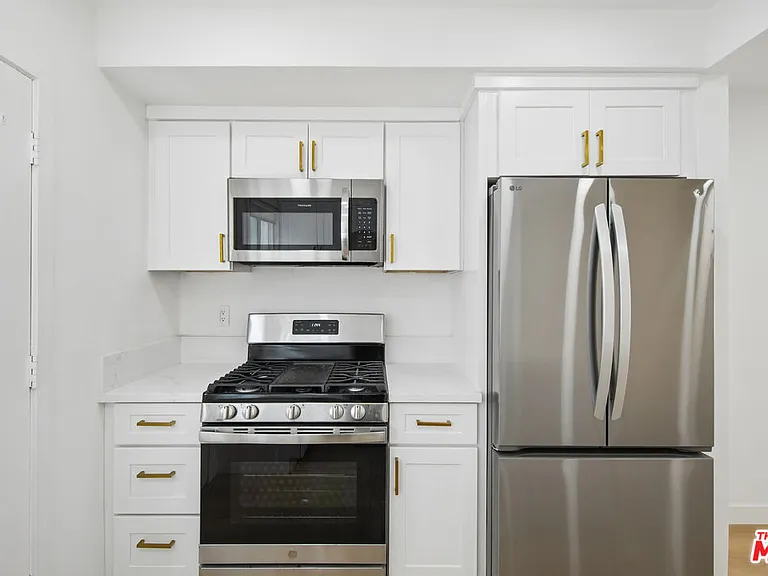 919 S Sherbourne Dr #1 — Photo 11