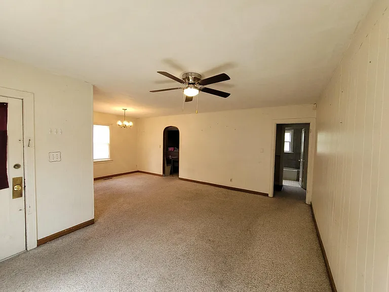 1527 N Woodland Ave — Photo 4