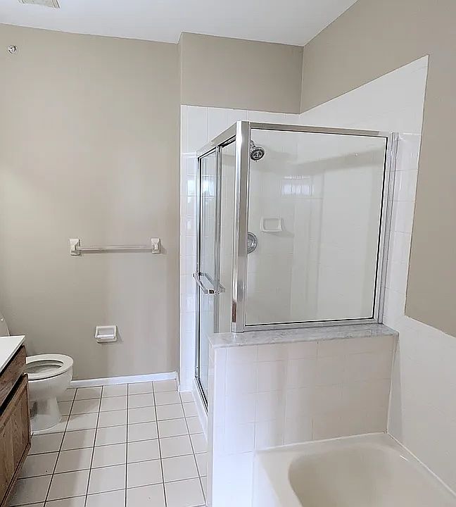 1st image of 221 Lucy Ct