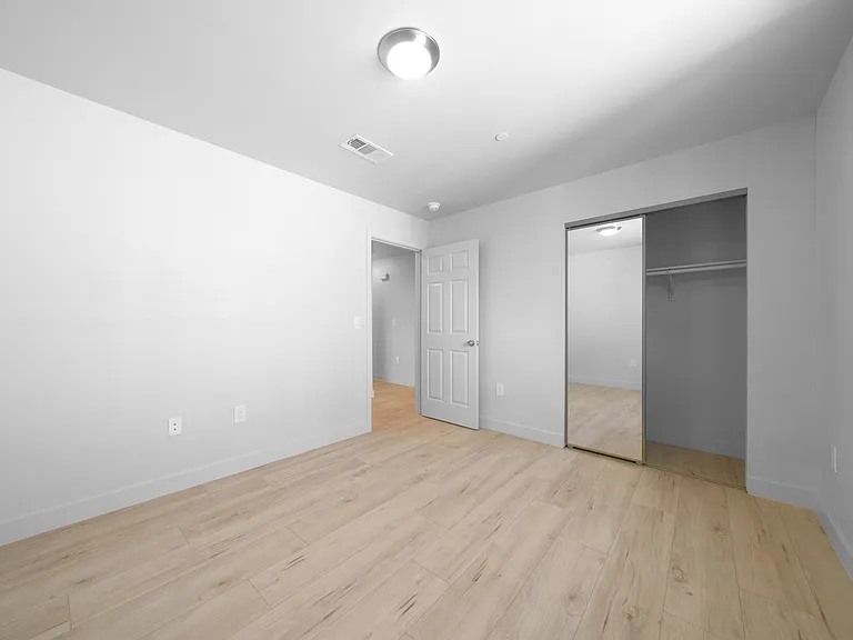 236 W 84th Pl — Photo 3