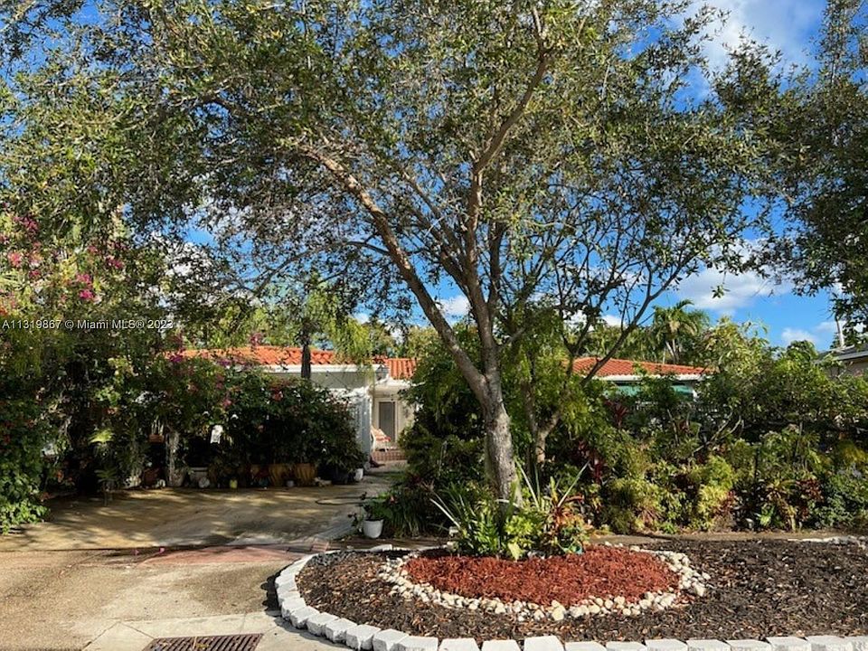 1st image of 4557 Jefferson Ave