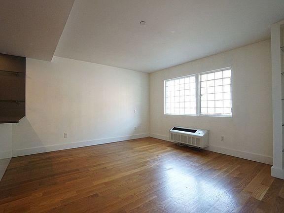 3rd image of 616 Willoughby Ave #2F