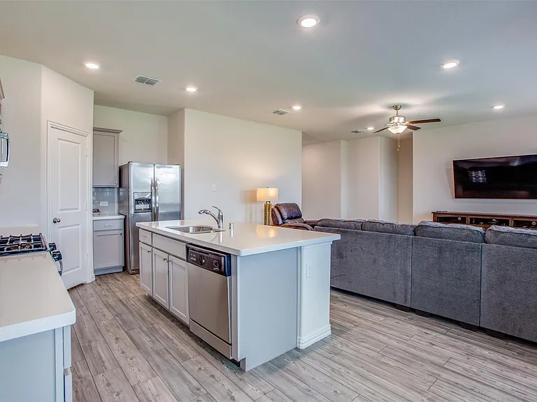 113 Hayes Dr — Photo 17