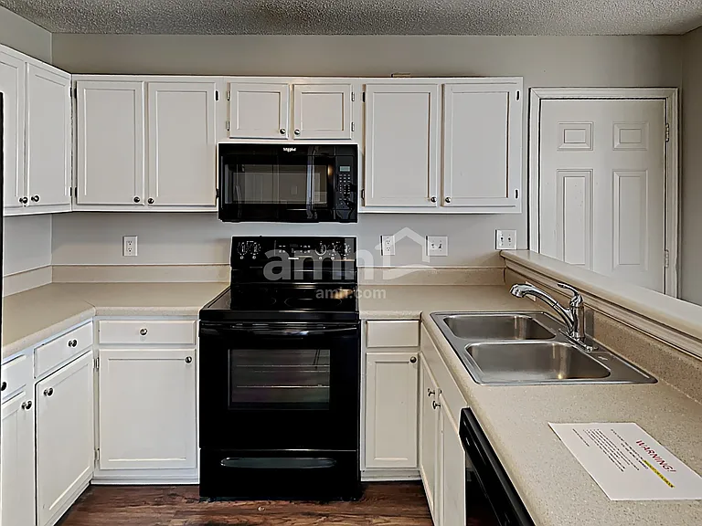 1020 Ridgefield Cir — Photo 3
