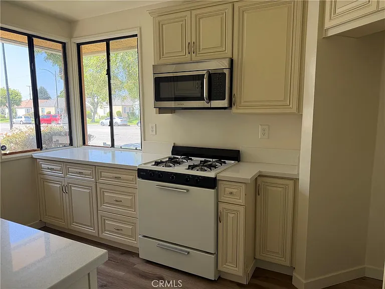 1340 N Buena Vista St #A — Photo 30
