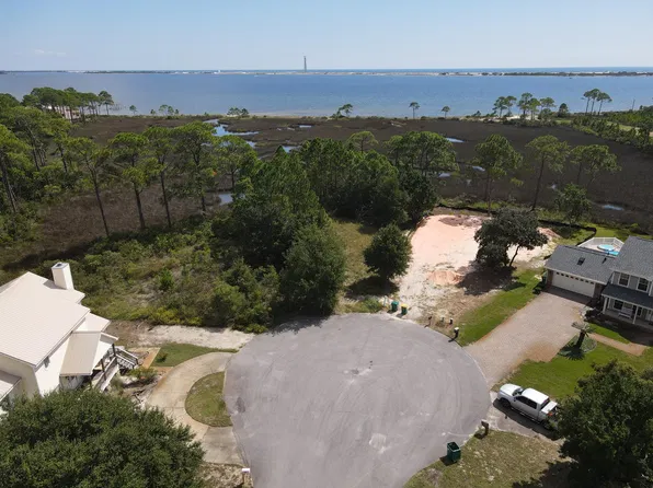 413 Emerald Ct, Mary Esther, FL 32569