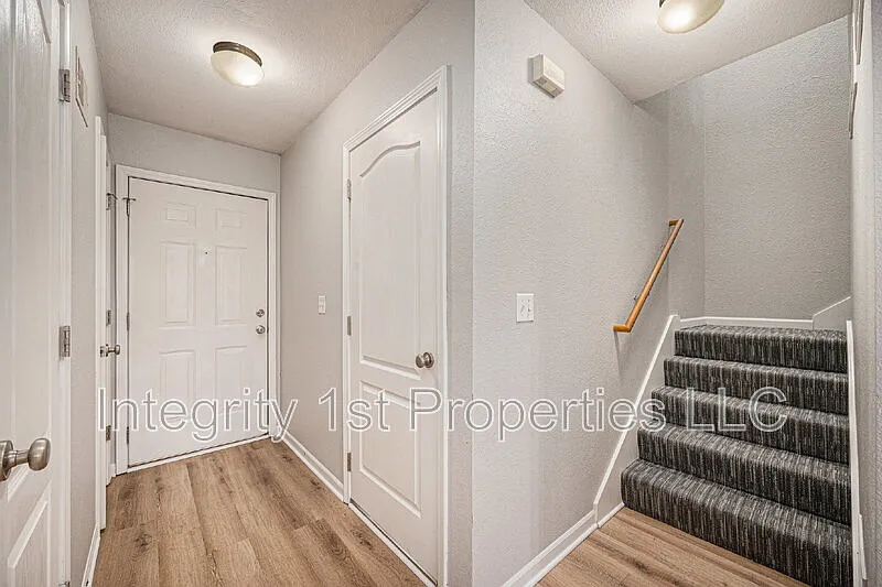 2 bed, 2.5 bath, 1400 sqft, $1,595 — Photo 4
