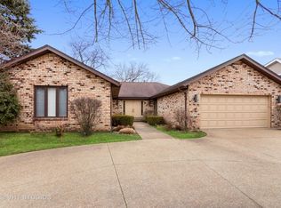 2511 Queens Way, Northbrook, IL 60062
