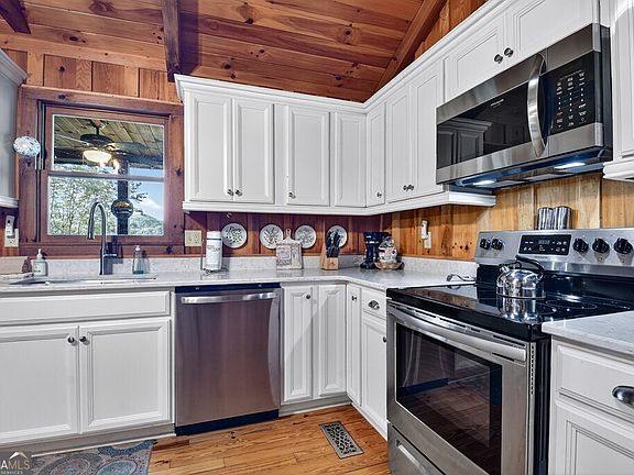 3rd image of 421 Salem Valley Rd