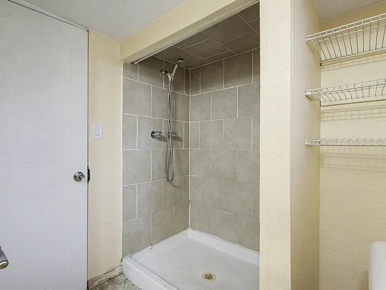 610 E Monument St — Photo 20