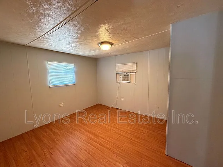 8028 Breeze Dr — Photo 4