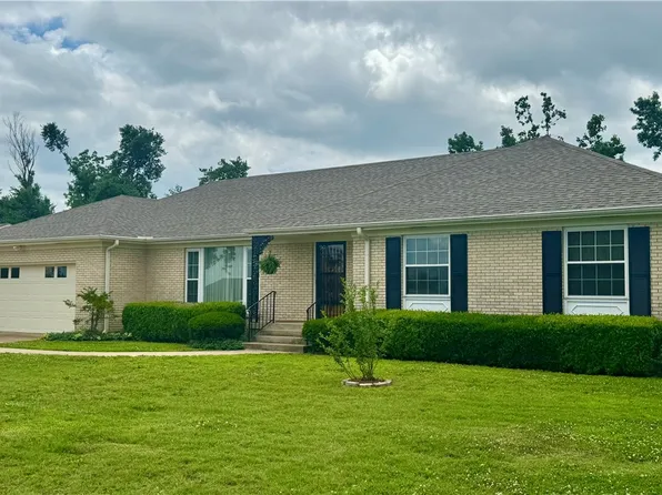 1018 W Holly St, Rogers, AR 72756