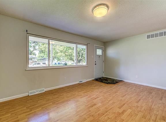 3rd image of 902 Chula Dr