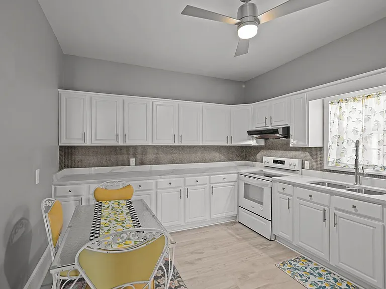 110 N Church St — Photo 10