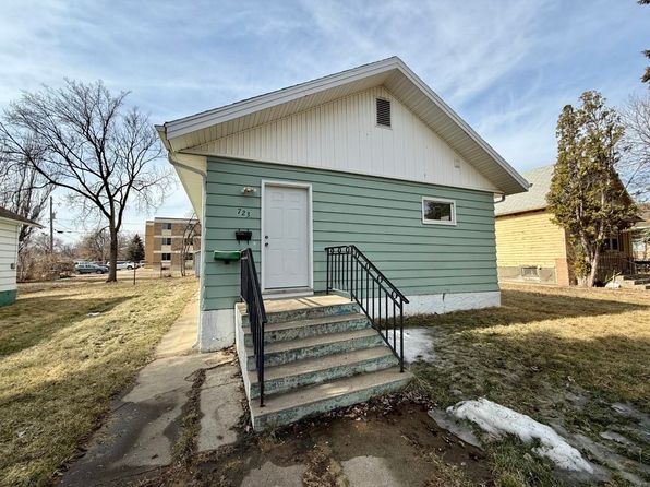 723 5th St NE, Minot, ND 58703