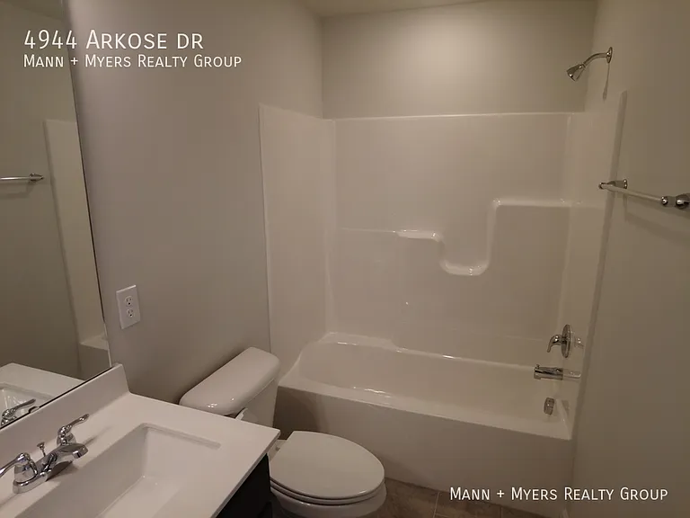 4944 Arkose Dr — Photo 29