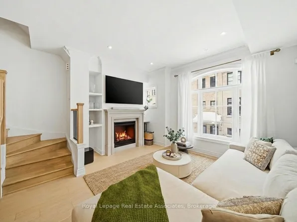 30 Lunar Cres #56, Mississauga, ON L5M 2R5