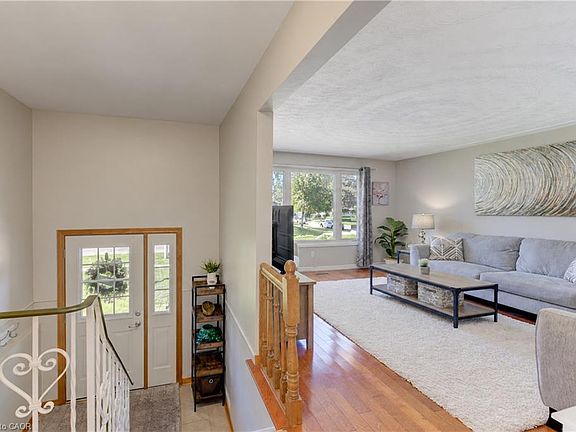 4th image of 31 Grosbeak Rd