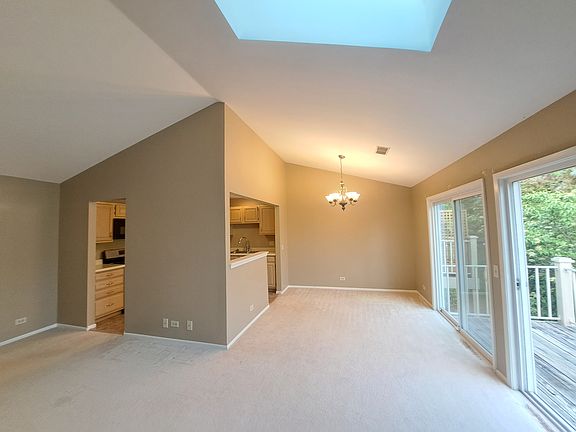 2nd image of 106 Stirling Ln Unit V2