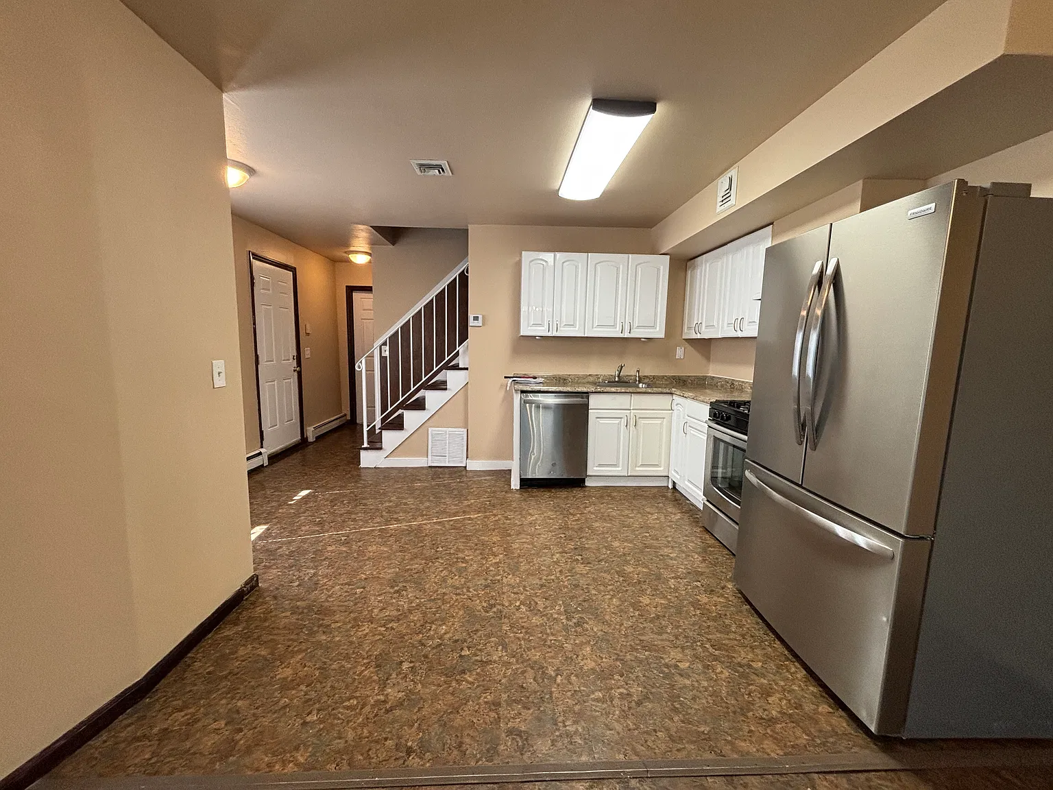 4 bed, 1.5 bath, $3,000 — Photo 4