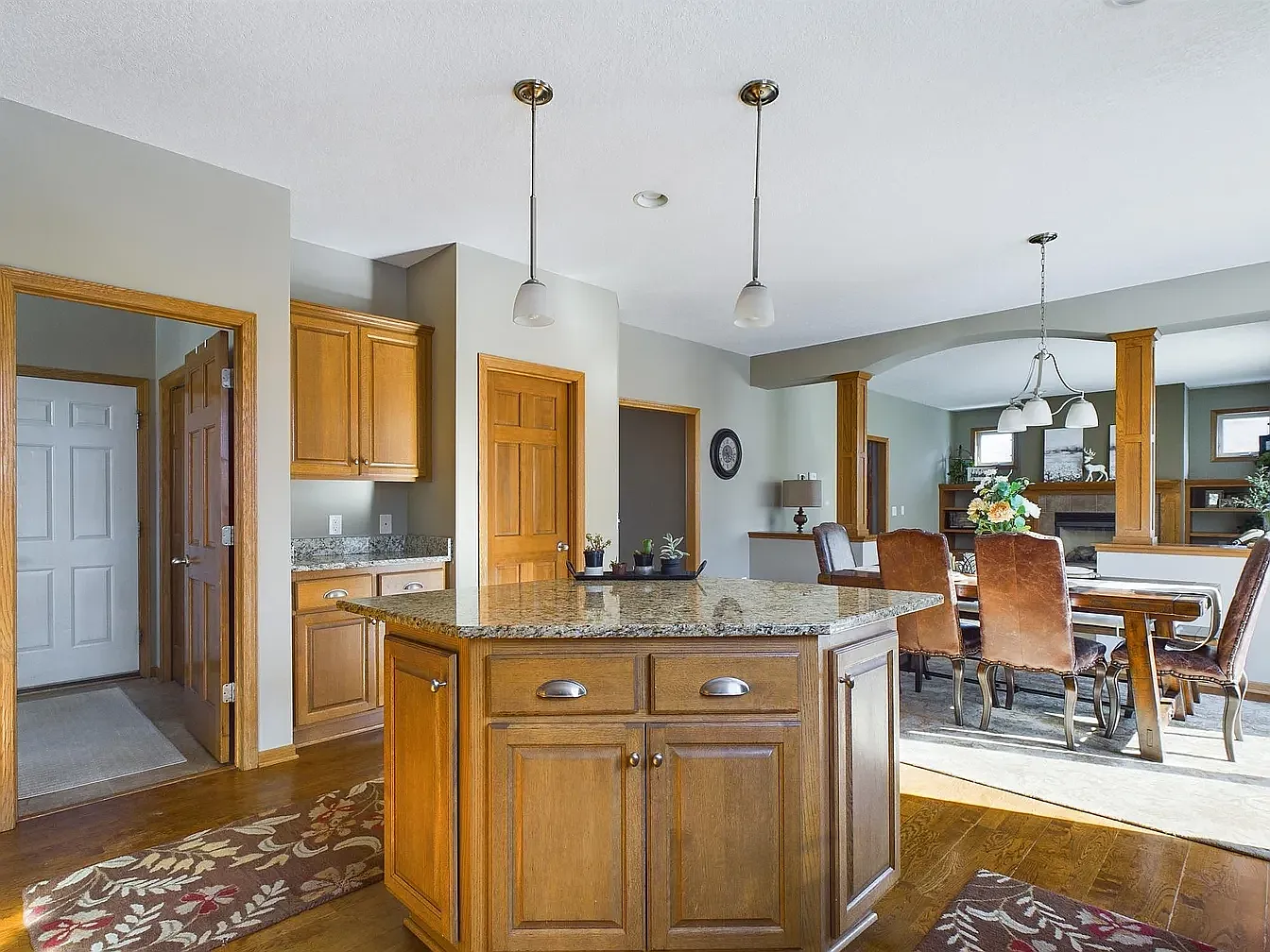 5 bed, 4167 sqft, $6,000 — Photo 4