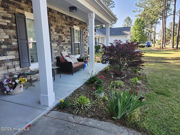 3rd image of 235 Woodgreen Drive