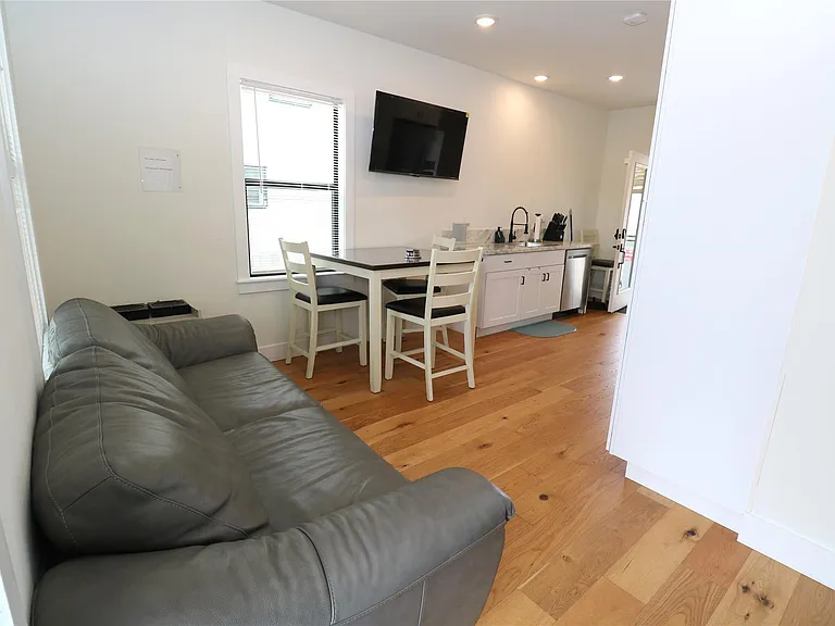 5506 Avenue Q 1/2 — Photo 8