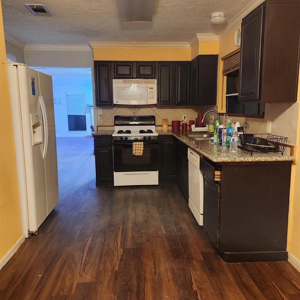 3 bed, 2.5 bath, 1552 sqft, $1,950 — Photo 3