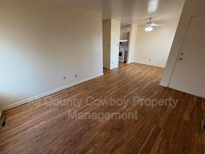 2 bed, 1.0 bath, 900 sqft, $1,100 — Photo 4